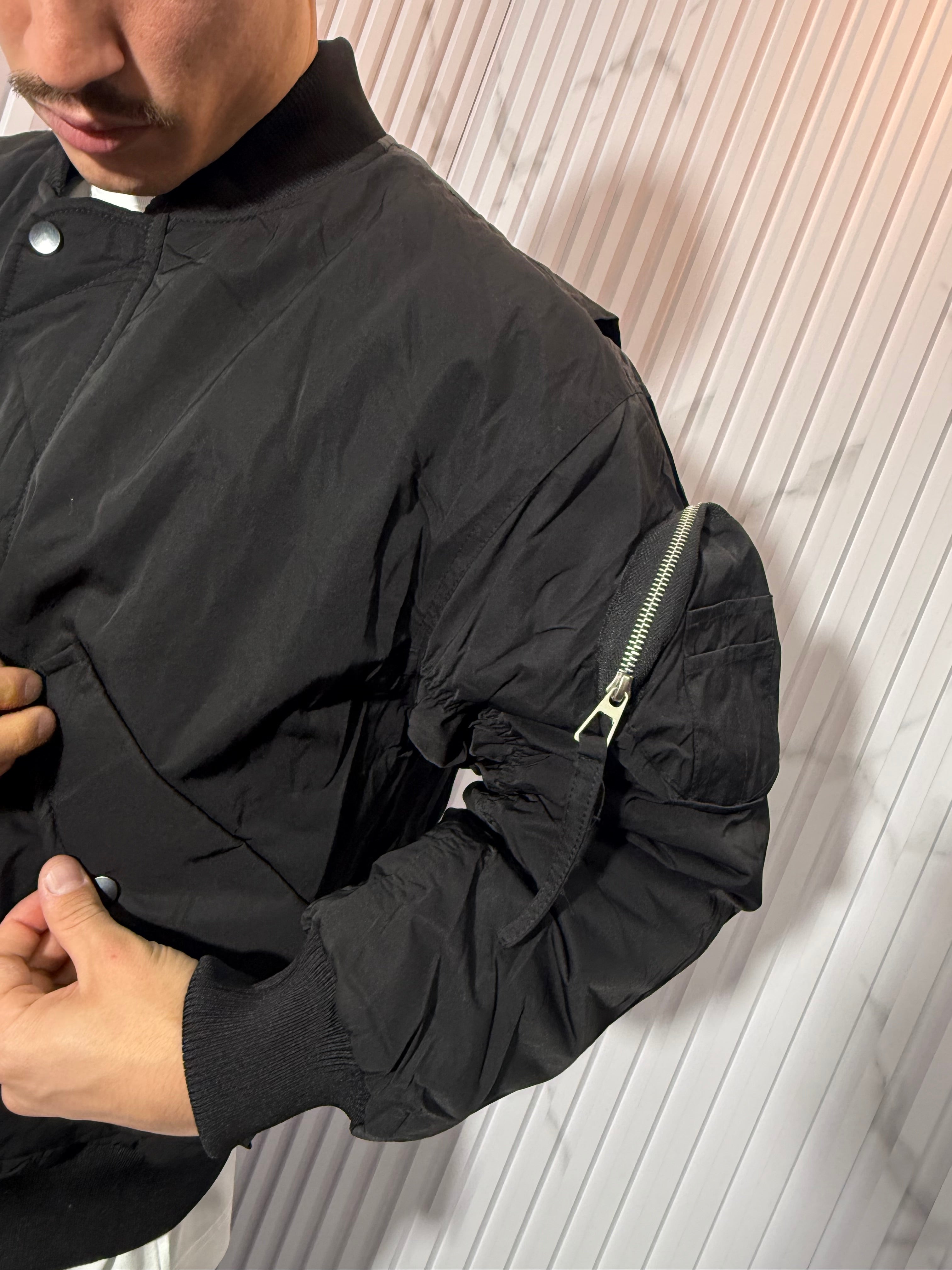 Giubbotto nero scritta retro