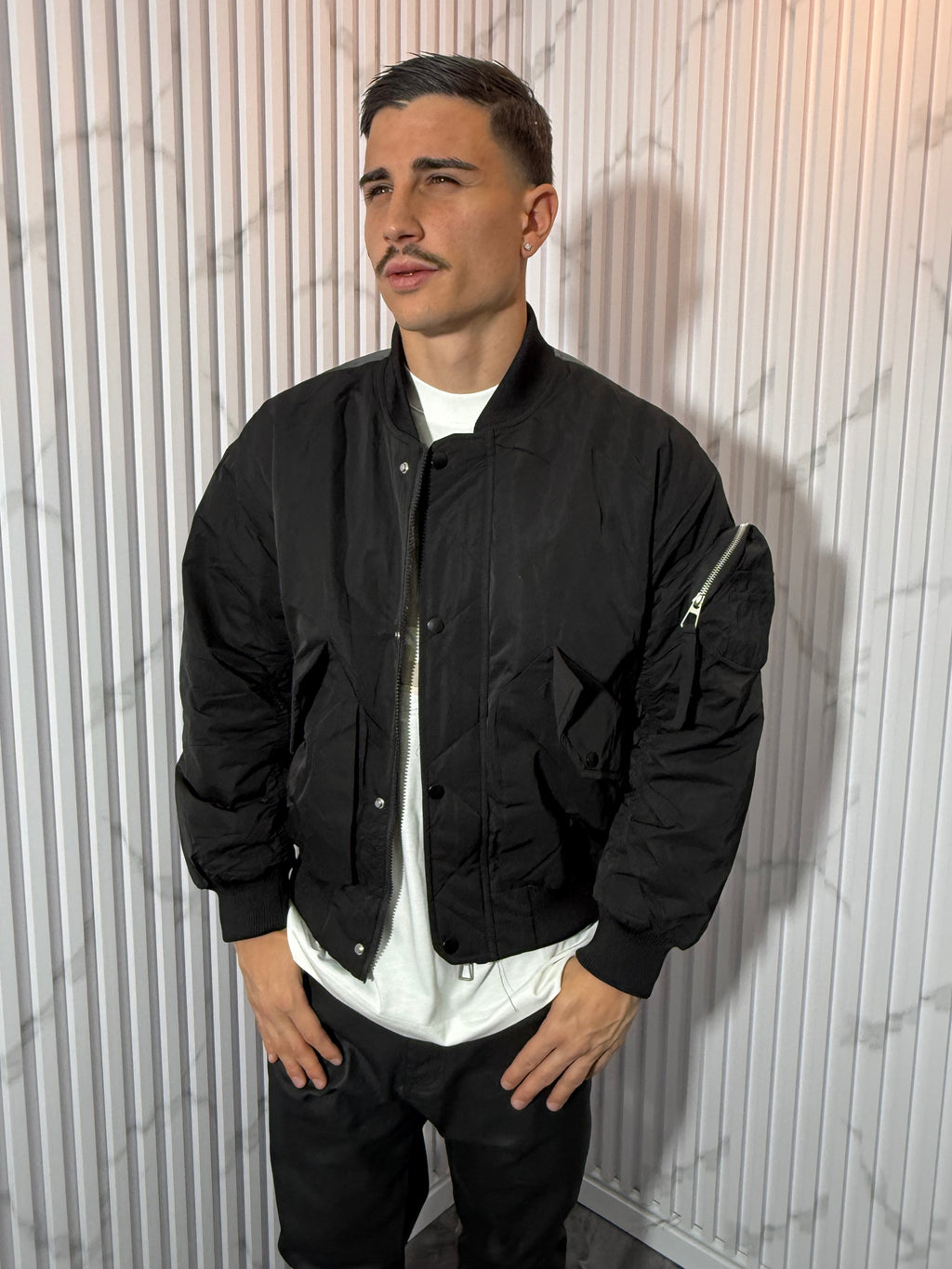 Giubbotto nero scritta retro