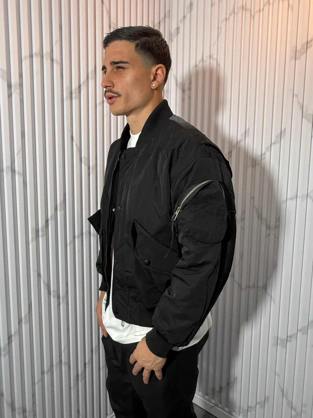 Giubbotto nero scritta retro