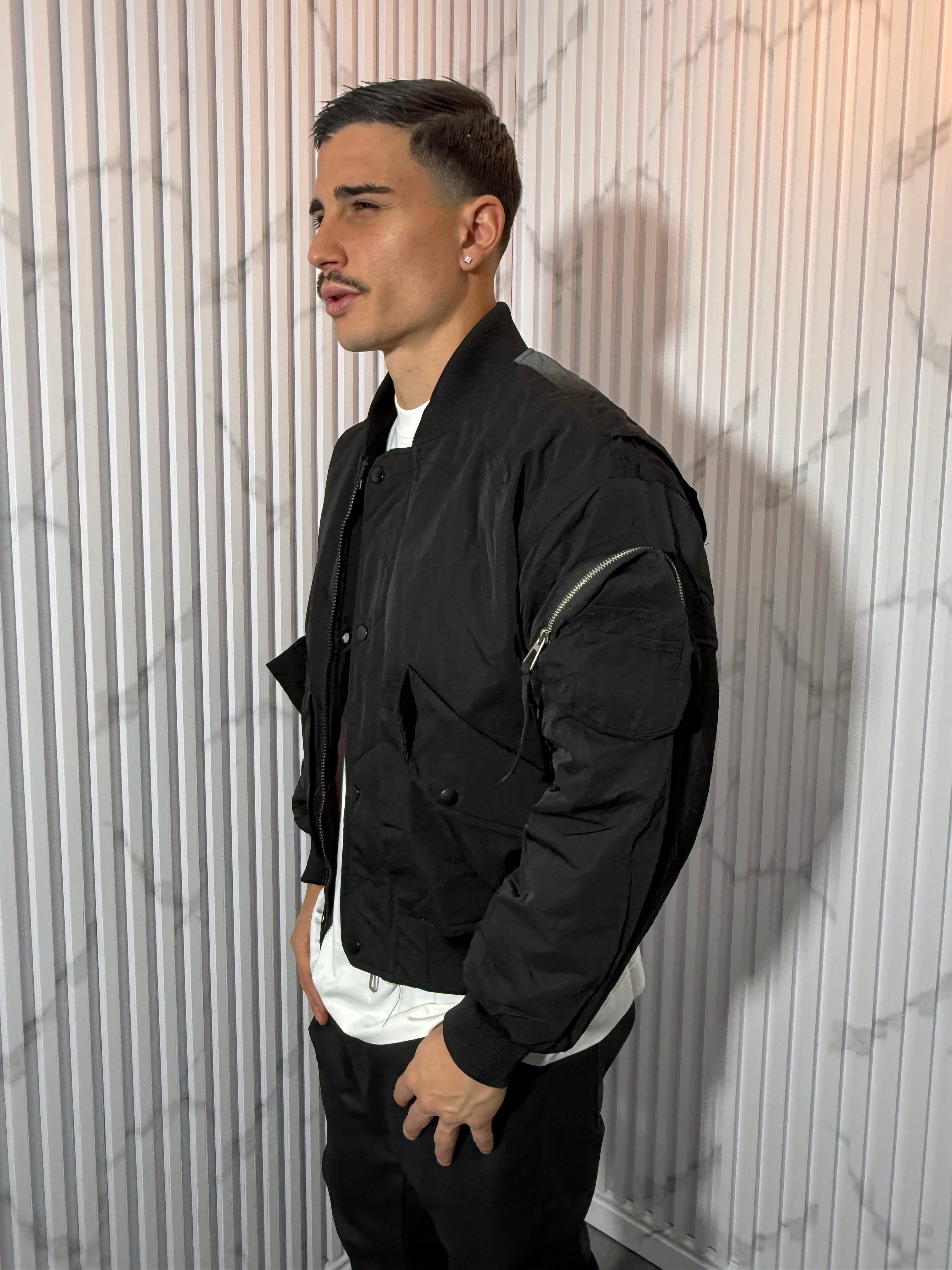 Giubbotto nero scritta retro